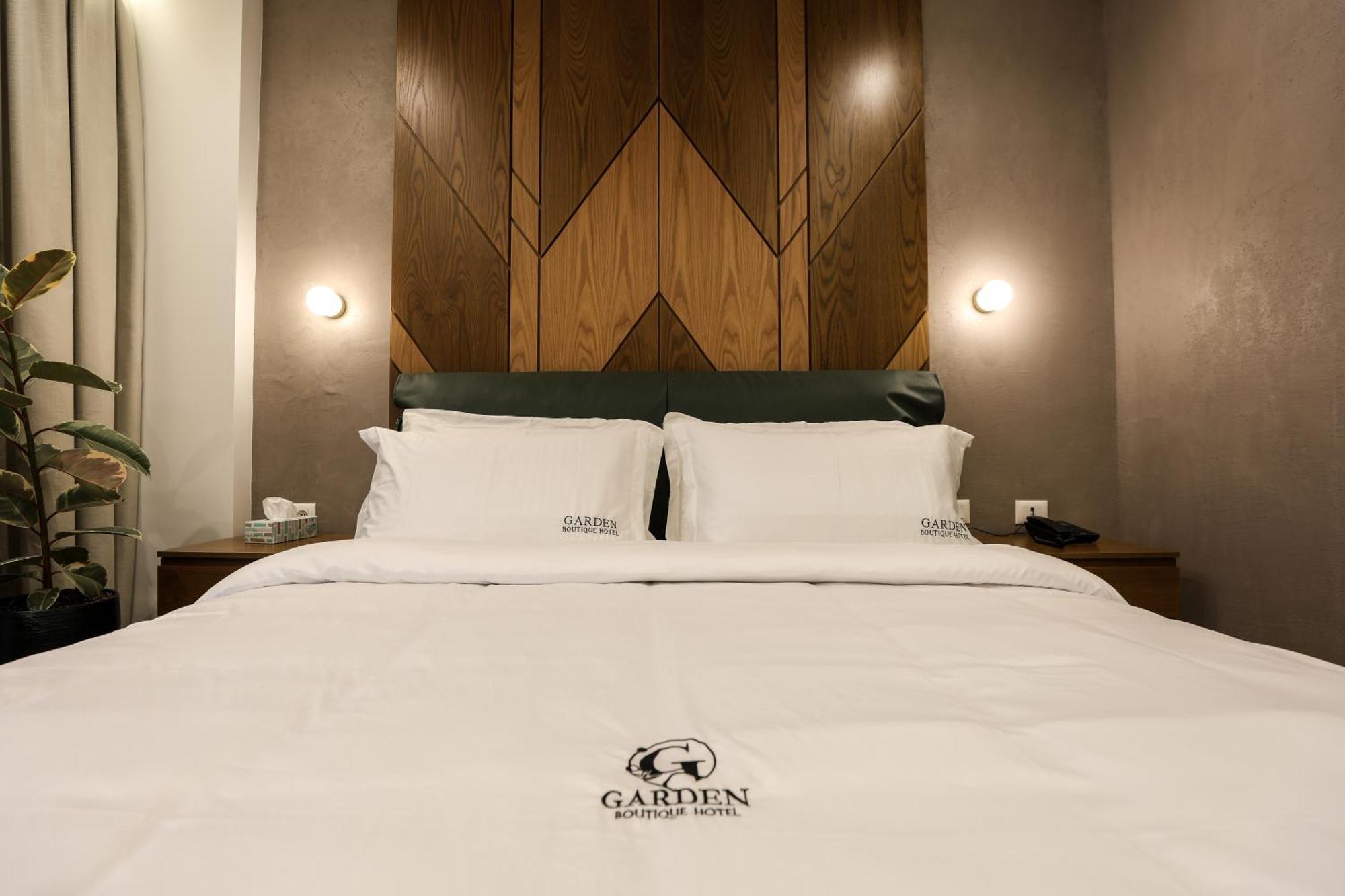 Garden Boutique Hotel Tirana Buitenkant foto