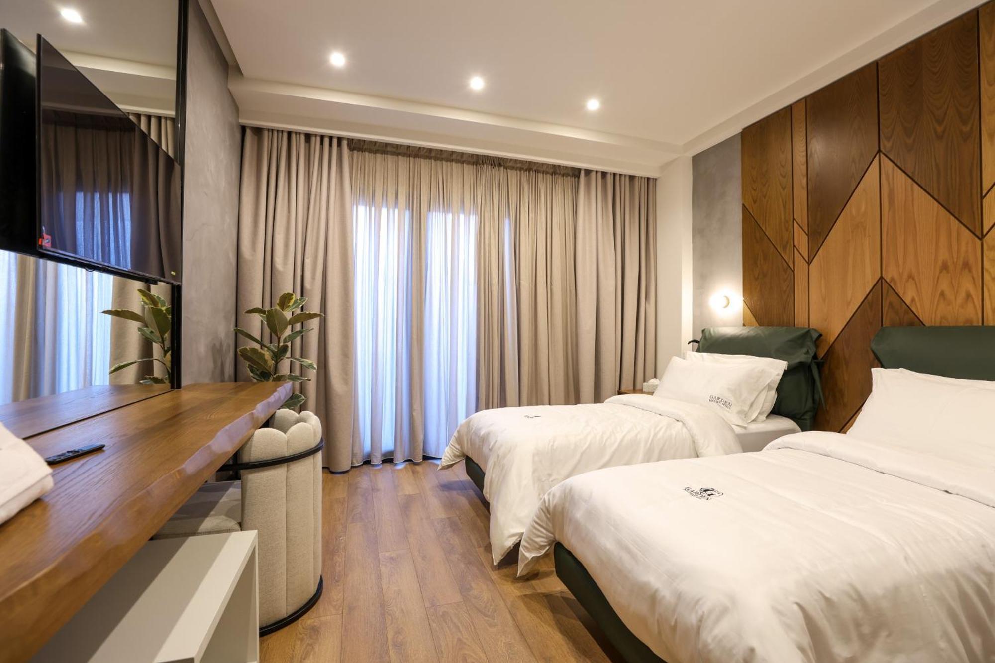 Garden Boutique Hotel Tirana Buitenkant foto