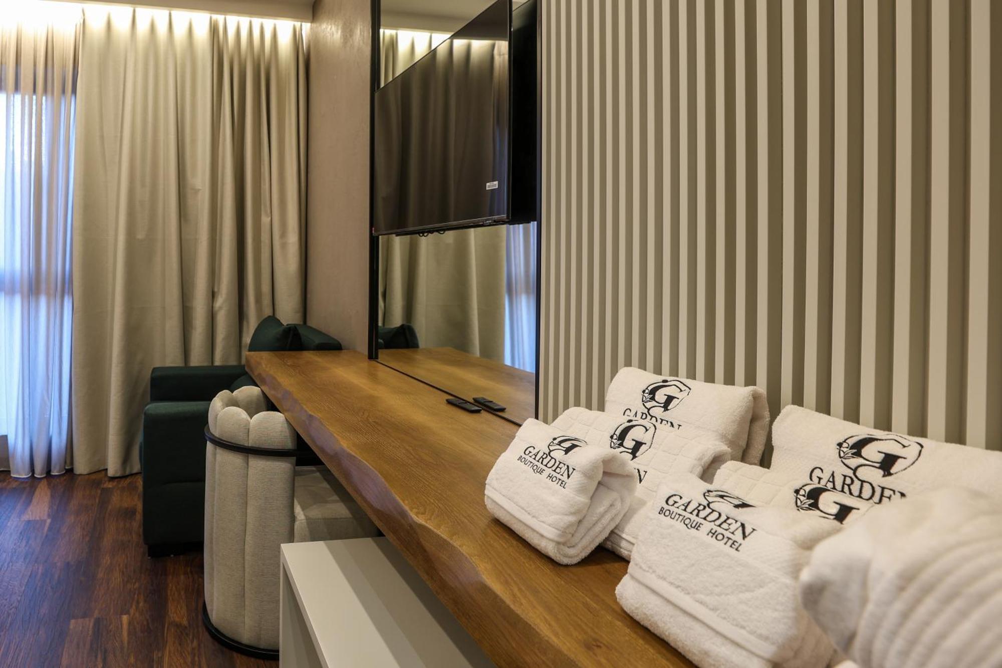 Garden Boutique Hotel Tirana Buitenkant foto