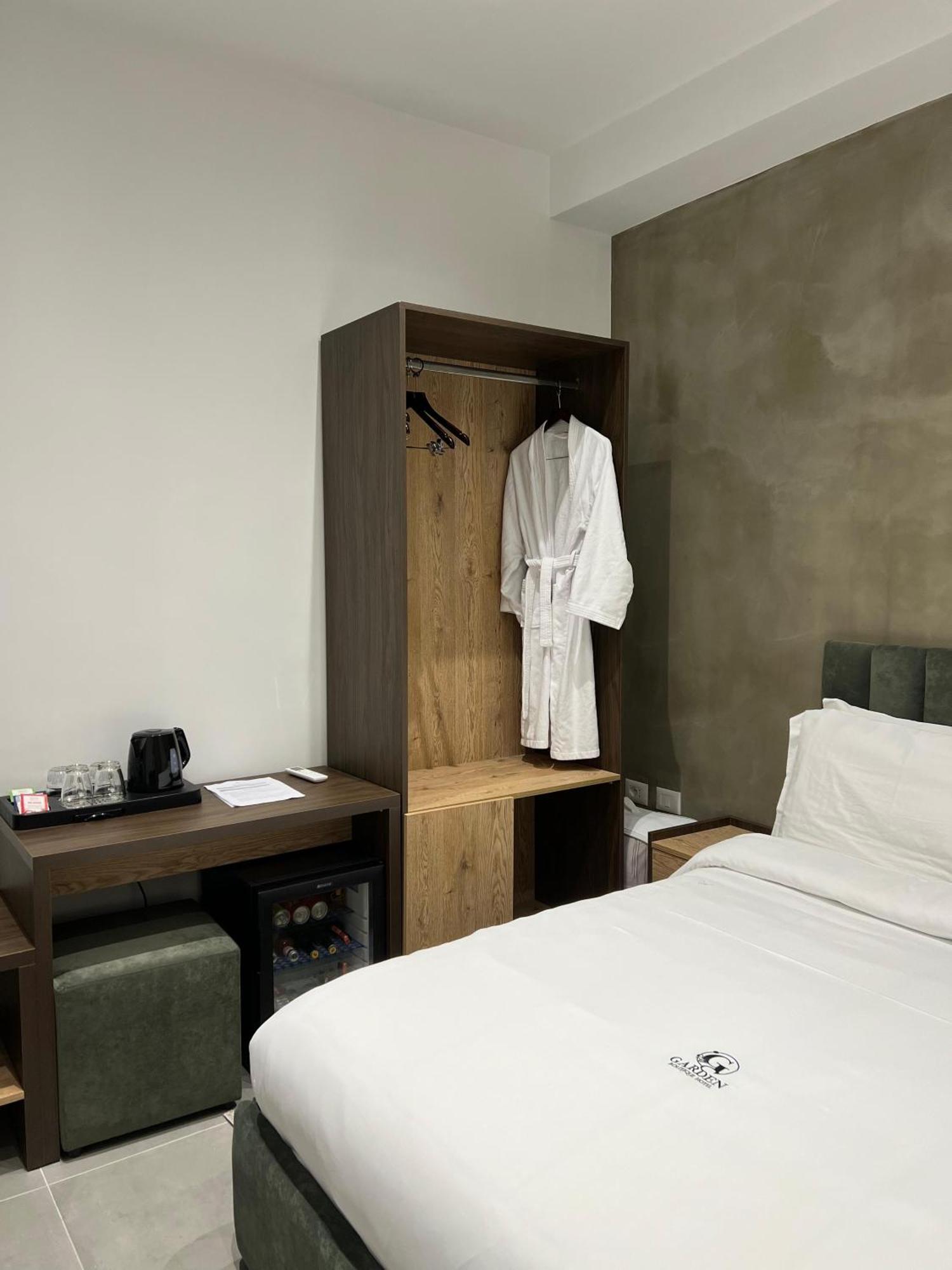 Garden Boutique Hotel Tirana Buitenkant foto
